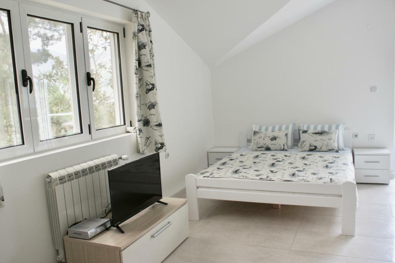 Studio Apartments Morinj Luaran gambar