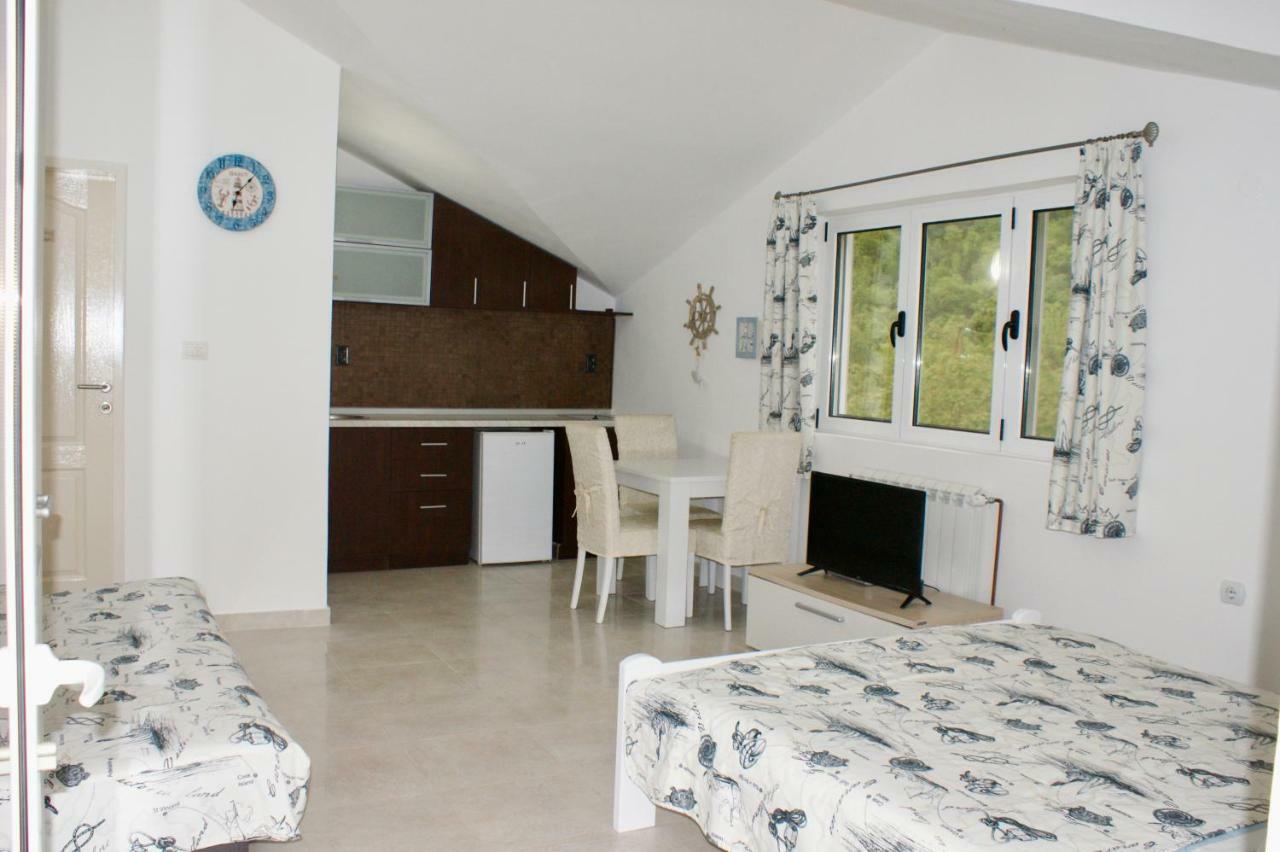 Studio Apartments Morinj Luaran gambar